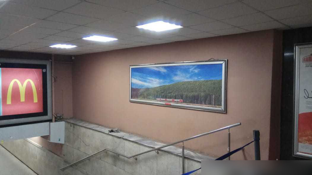 Фотография рекламного носителя, тип: Лайтбокс, адрес: ЖД вокзал «Московский», Невский пр-т., д.85, Санкт-Петербург, Россия. Сторона/вариант А №991177