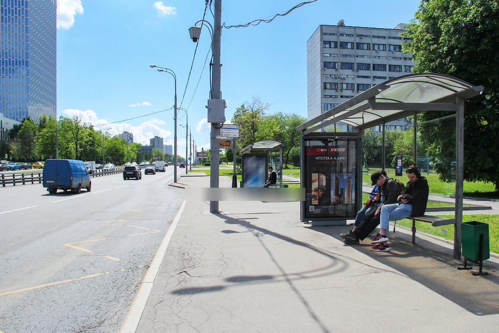 Фотография рекламного носителя, тип: Остановка 1.8x1.2, адрес: Профсоюзная ул., м. Калужская, поз.1, Москва, Россия. Сторона А №335049