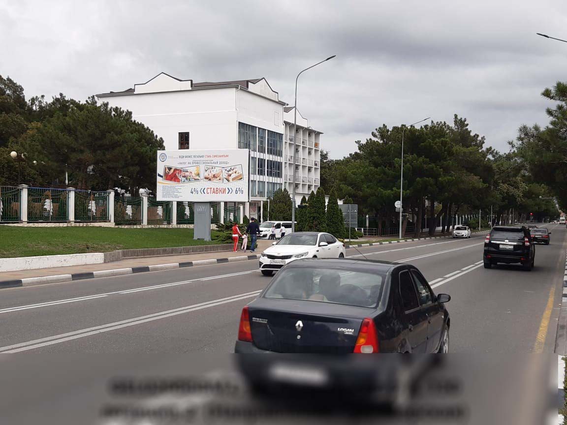 Фотография рекламного носителя, тип: Билборд 3x6, адрес: Луначарского ул., д.130, поз.2, Геленджик, Краснодарский край, Россия. Сторона B №840525