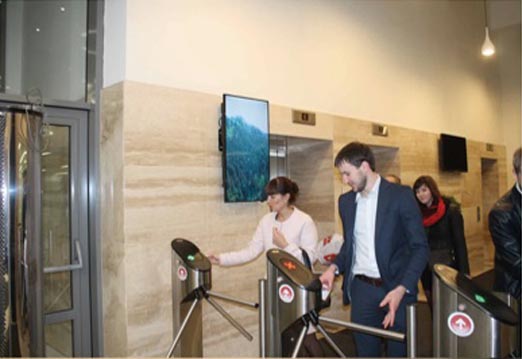 Фотография рекламного носителя, тип: Видеоэкран, адрес: Бизнес-центр «Золотая Долина», Карла Фаберже пл., д.8/2, Санкт-Петербург, Россия. Сторона/вариант A №975733