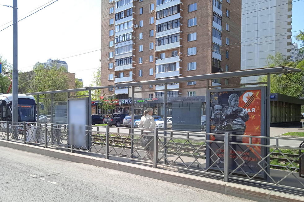 Фотография рекламного носителя, тип: Остановка 1.8x1.2, адрес: Полярная ул., д.19, поз.2, Москва, Россия. Сторона Б №809137