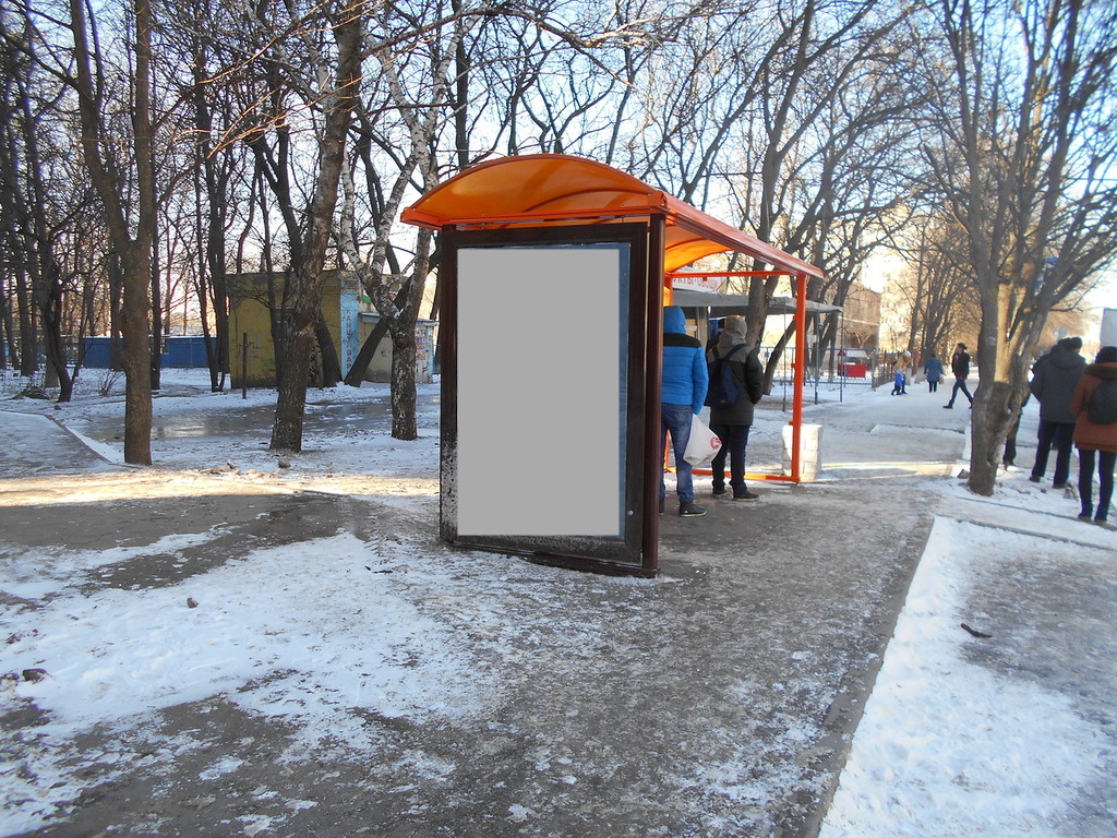 Фотография рекламного носителя, тип: Остановка 1.8x1.2, адрес: Вятская ул., ост. ПервомР "Соловушки", поз.1, Ростов-на-Дону, Ростовская область, Россия. Сторона Б №635668