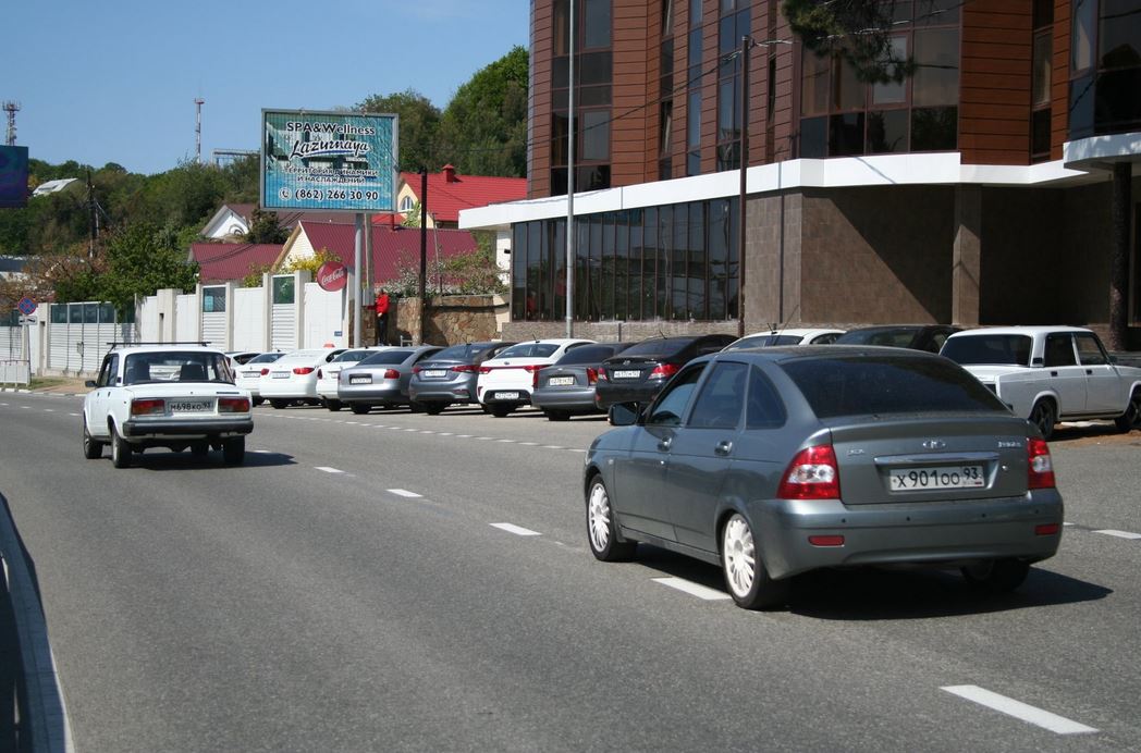 Фотография рекламного носителя, тип: Ситиборд 2.7x3.7, адрес: Мира ул., 400 м после выезда из аэропорта, Адлер, Краснодарский край, Россия. Сторона А1-A3 №600455