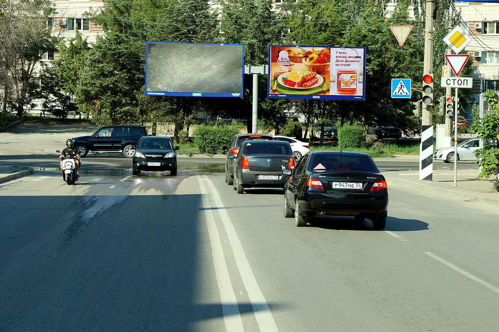Фотография рекламного носителя, тип: Билборд 3x6, адрес: 7-ая Гвардейская ул. Х Коммунистическая ул., Волгоград, Волгоградская область, Россия. Сторона А2 №337690