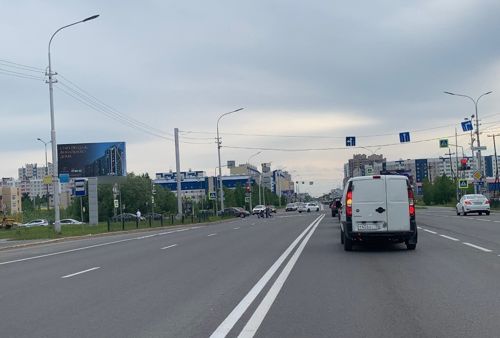 Фотография рекламного носителя, тип: Билборд 3x6, адрес: 30 лет Победы ул., д.74, Сургут, Ханты-Мансийский автономный округ – Югра, Россия. Сторона Б №882991