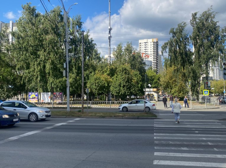 Фотография рекламного носителя, тип: Уличный информационный стенд, адрес: Серафимы Дерябиной ул. X Шаумяна ул., Екатеринбург, Свердловская область, Россия. Сторона А3 №1094715