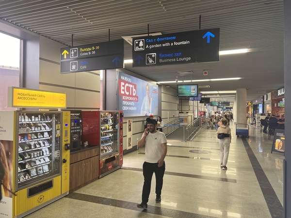 Фотография рекламного носителя, тип: Лайтбокс, адрес: Аэропорт «Адлер», Мира ул., д.50, Адлер, Краснодарский край, Россия. Сторона/вариант №1056193