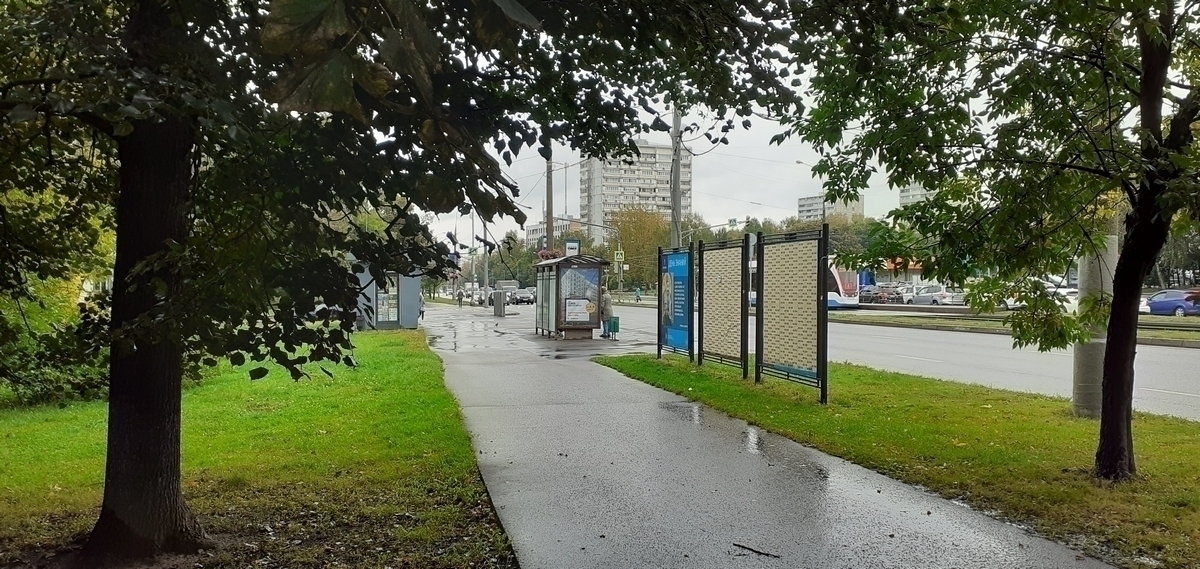 Фотография рекламного носителя, тип: Афиша 1.75x1.8, адрес: Чертановская ул., д.17А к/т "Ашхабад" поз2, стенд 2, Москва, Россия. Сторона А2 №883862