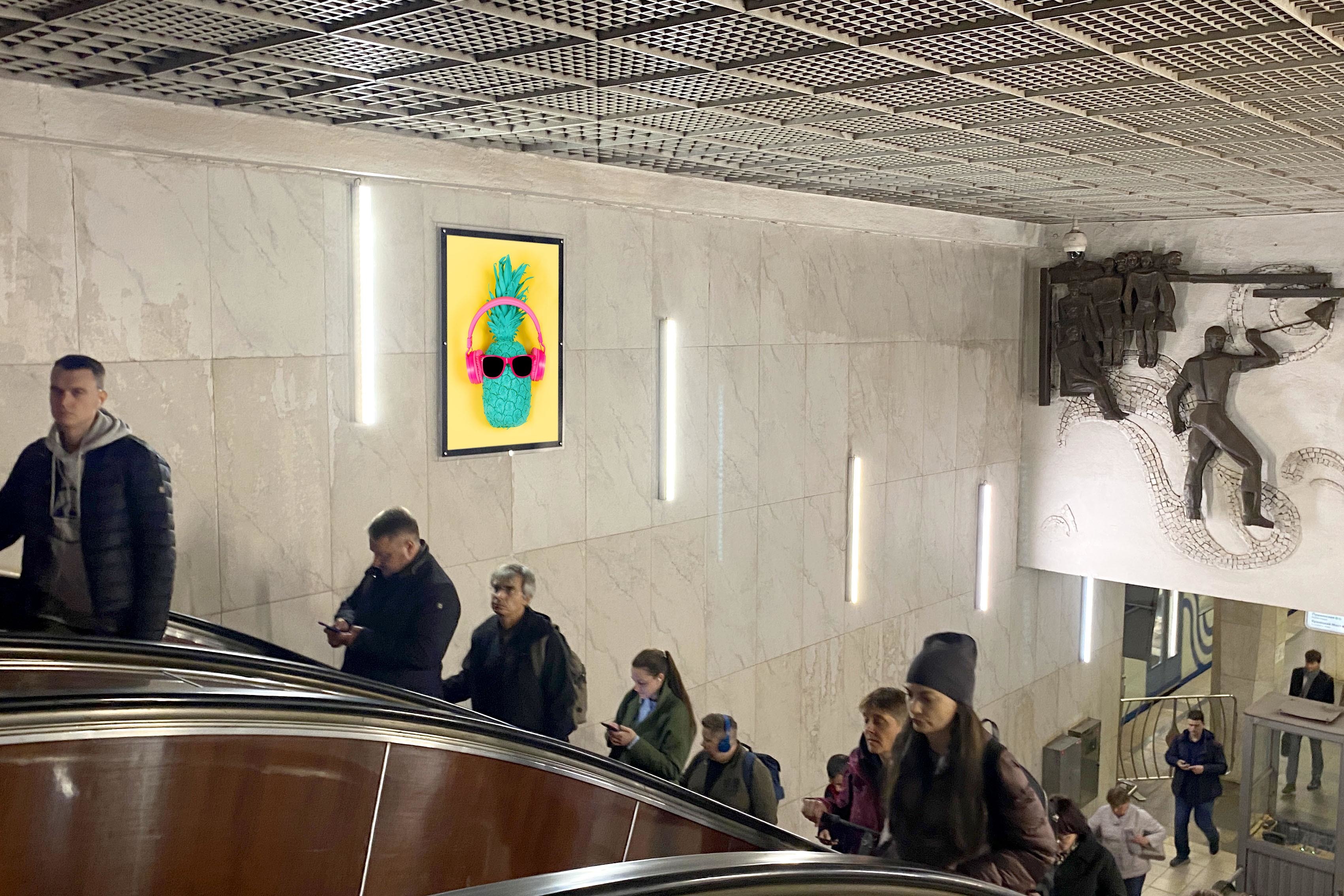 Фотография рекламного носителя, тип: Кристалайт, адрес: Станция метро «Беговая», линия Таганско-Краснопресненская, Москва, Россия. Сторона/вариант №1001846