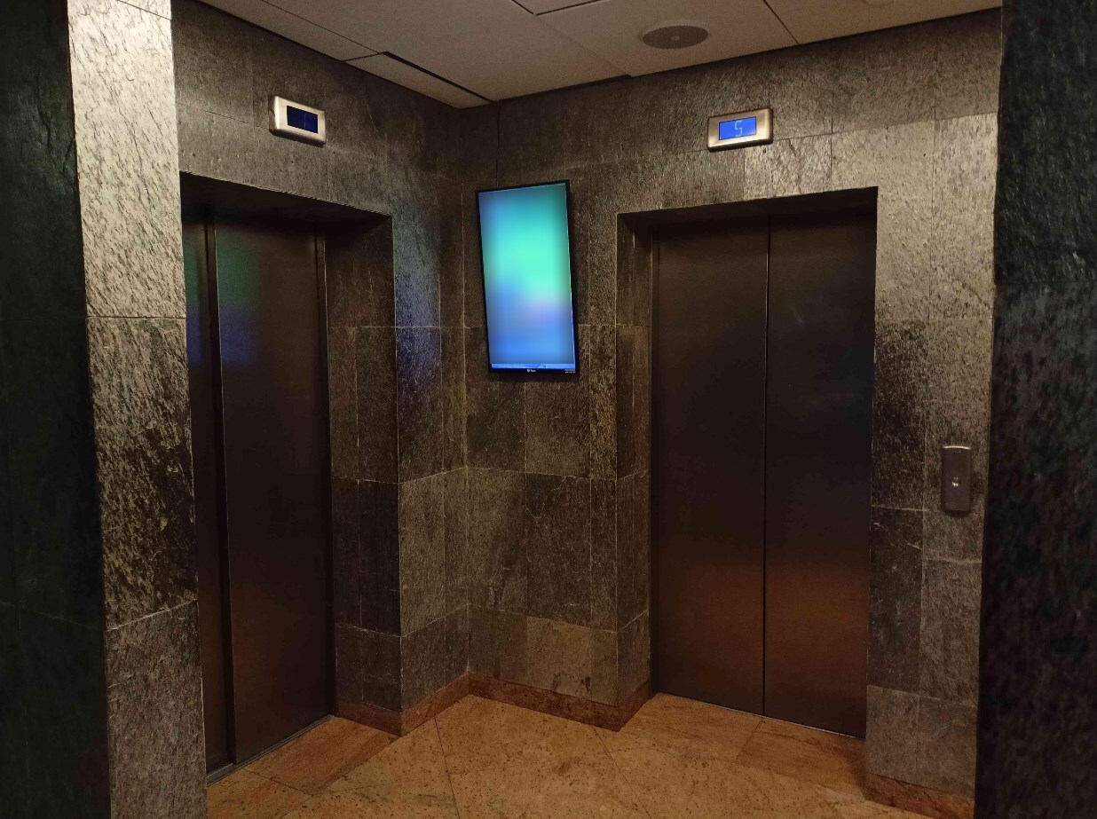 Фотография рекламного носителя, тип: Видеоэкран, адрес: Бизнес-центр «Земляной Вал», Земляной Вал ул., д.59, стр.2, Москва, Россия. Сторона/вариант A1-A10 №1010993