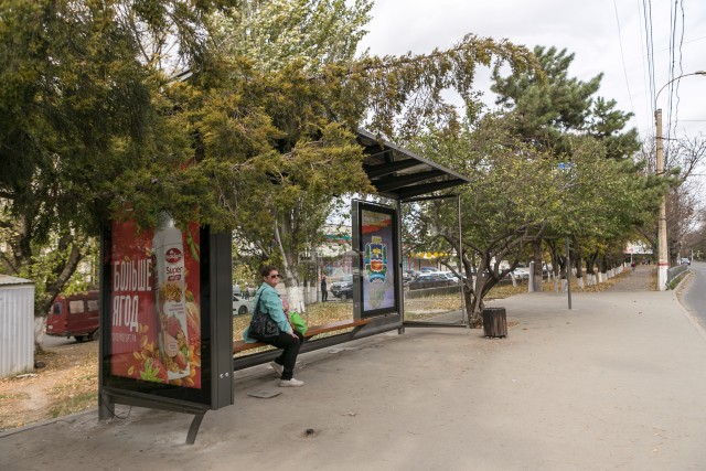 Фотография рекламного носителя, тип: Остановка 1.8x1.2, адрес: Севастопольская ул., ост. "Дмитрия Ульянова, поз.2, Симферополь, Республика Крым, Россия. Сторона Б1 №796557