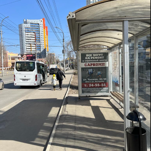 Фотография рекламного носителя, тип: Остановка 1.8x1.2, адрес: Чернышевского ул. Х Вольская ул., СГАП, Саратов, Саратовская область, Россия. Сторона А №585971