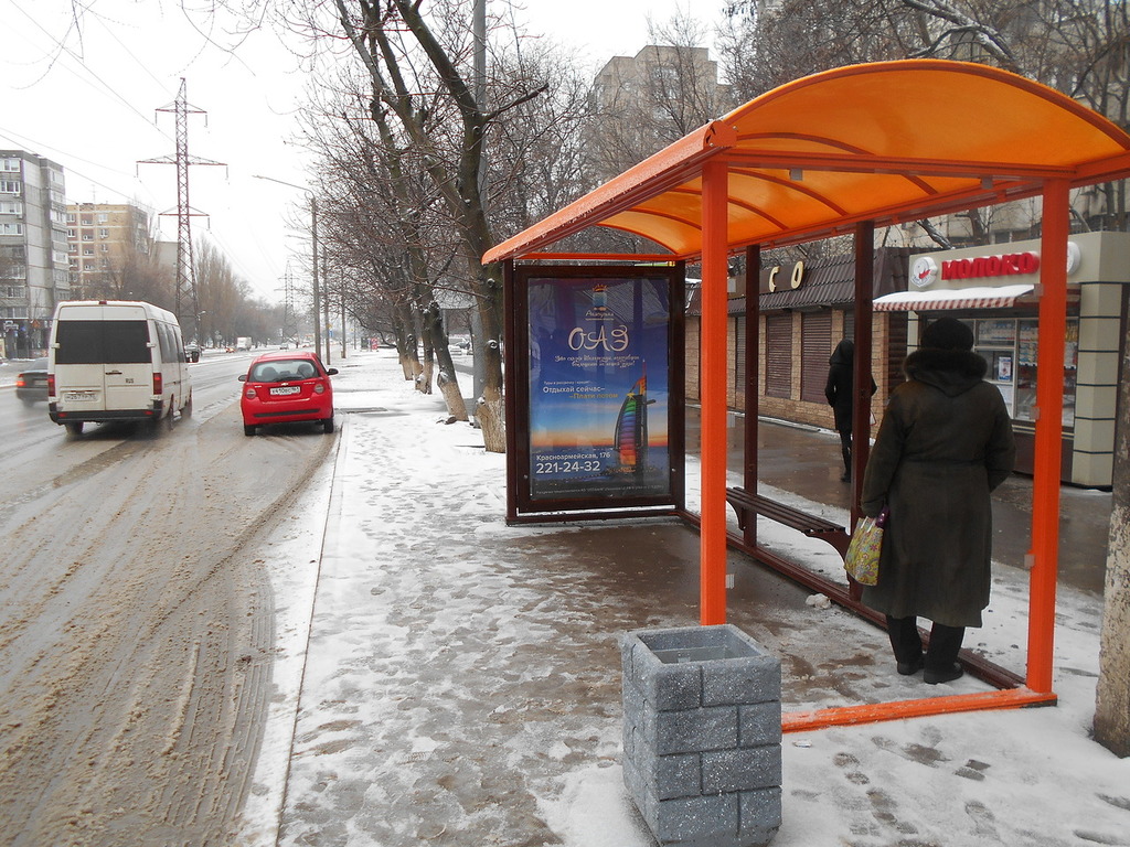 Фотография рекламного носителя, тип: Остановка 1.8x1.2, адрес: Вятская ул., ост. ПервомР "Соловушки", поз.2, Ростов-на-Дону, Ростовская область, Россия. Сторона А №635669