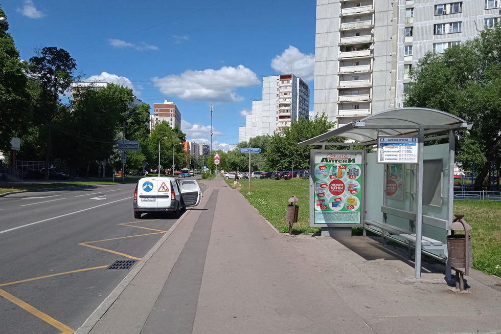 Фотография рекламного носителя, тип: Остановка 1.8x1.2, адрес: Заревый пр-зд., д.2, Москва, Россия. Сторона А №956476