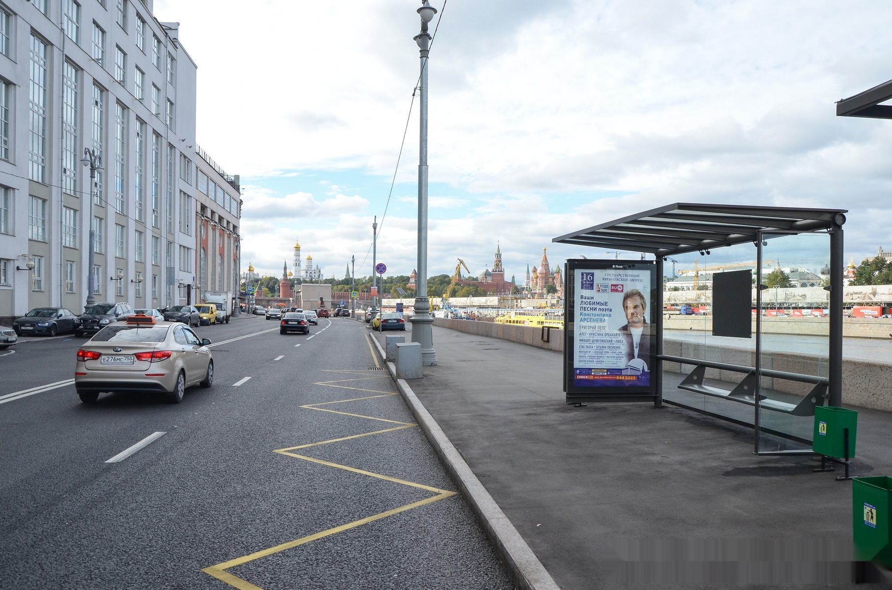 Фотография рекламного носителя, тип: Остановка 1.8x1.2, адрес: Раушская наб., д. 22, Москва, Россия. Сторона А №557061