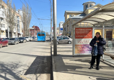 Фотография рекламного носителя, тип: Остановка 1.8x1.2, адрес: Чернышевского ул. Х Провиантская ул., к мосту, Саратов, Саратовская область, Россия. Сторона А №585967