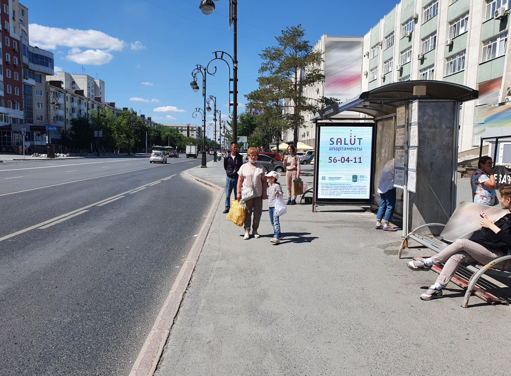 Фотография рекламного носителя, тип: Остановка 1.8x1.2, адрес: Республики ул., д.83а, Тюмень, Тюменская область, Россия. Сторона А30 №870246