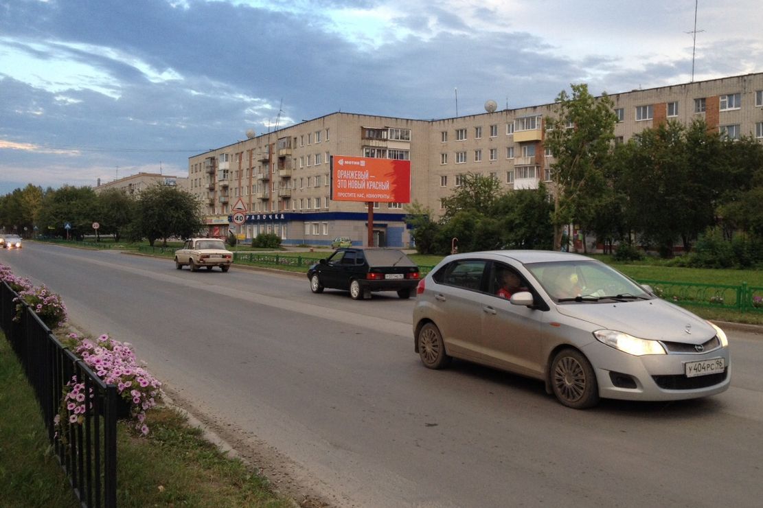 Фотография рекламного носителя, тип: Билборд 3x6, адрес: Белинского ул., д.50, Сухой Лог, Свердловская область, Россия. Сторона А №369154