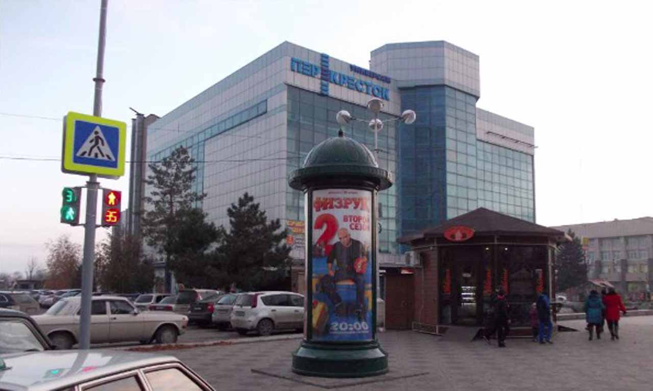 Фотография рекламного носителя, тип: Пиллар 3x1.4, адрес: Платовский пр-т.,д. 59А Х Атаманская ул., Новочеркасск, Ростовская область, Россия. Сторона А №1093370