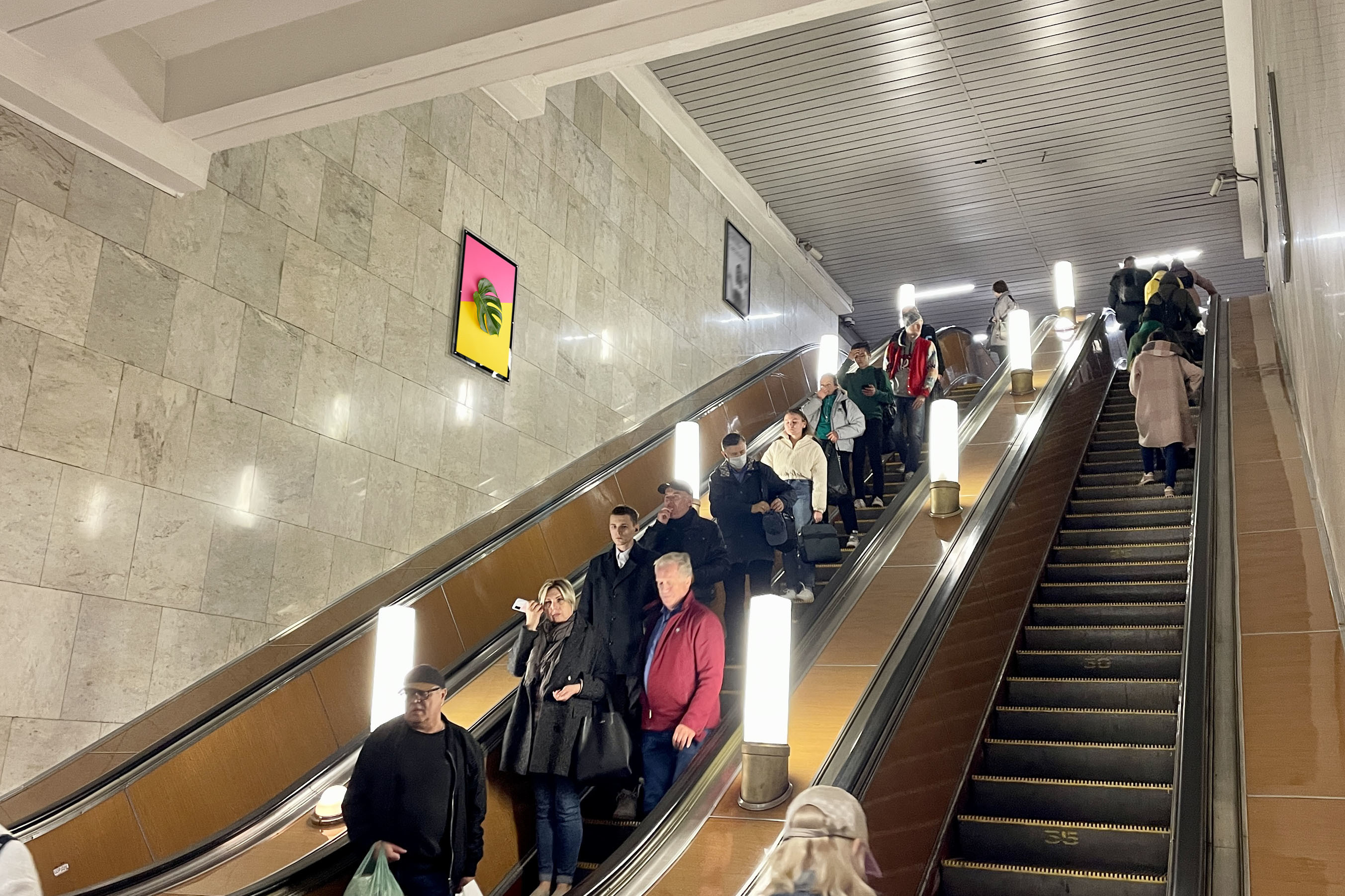 Фотография рекламного носителя, тип: Кристалайт, адрес: Станция метро «Тушинская», линия Таганско-Краснопресненская, Москва, Россия. Сторона/вариант №1001896