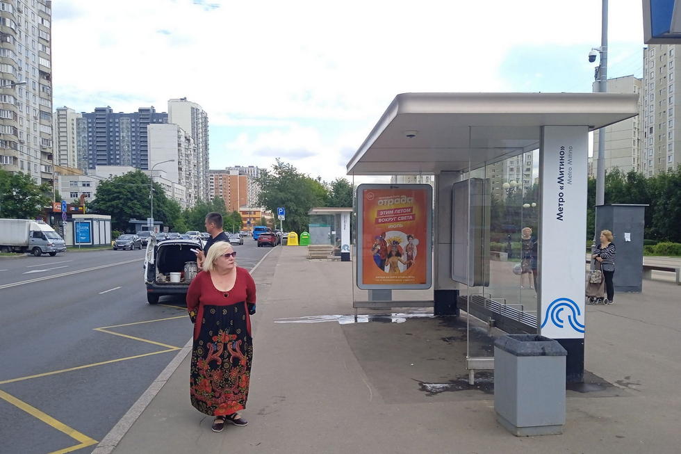 Фотография рекламного носителя, тип: Остановка 1.8x1.2, адрес: Митинская ул., ост. "метро "Митино", Москва, Россия. Сторона А №929666