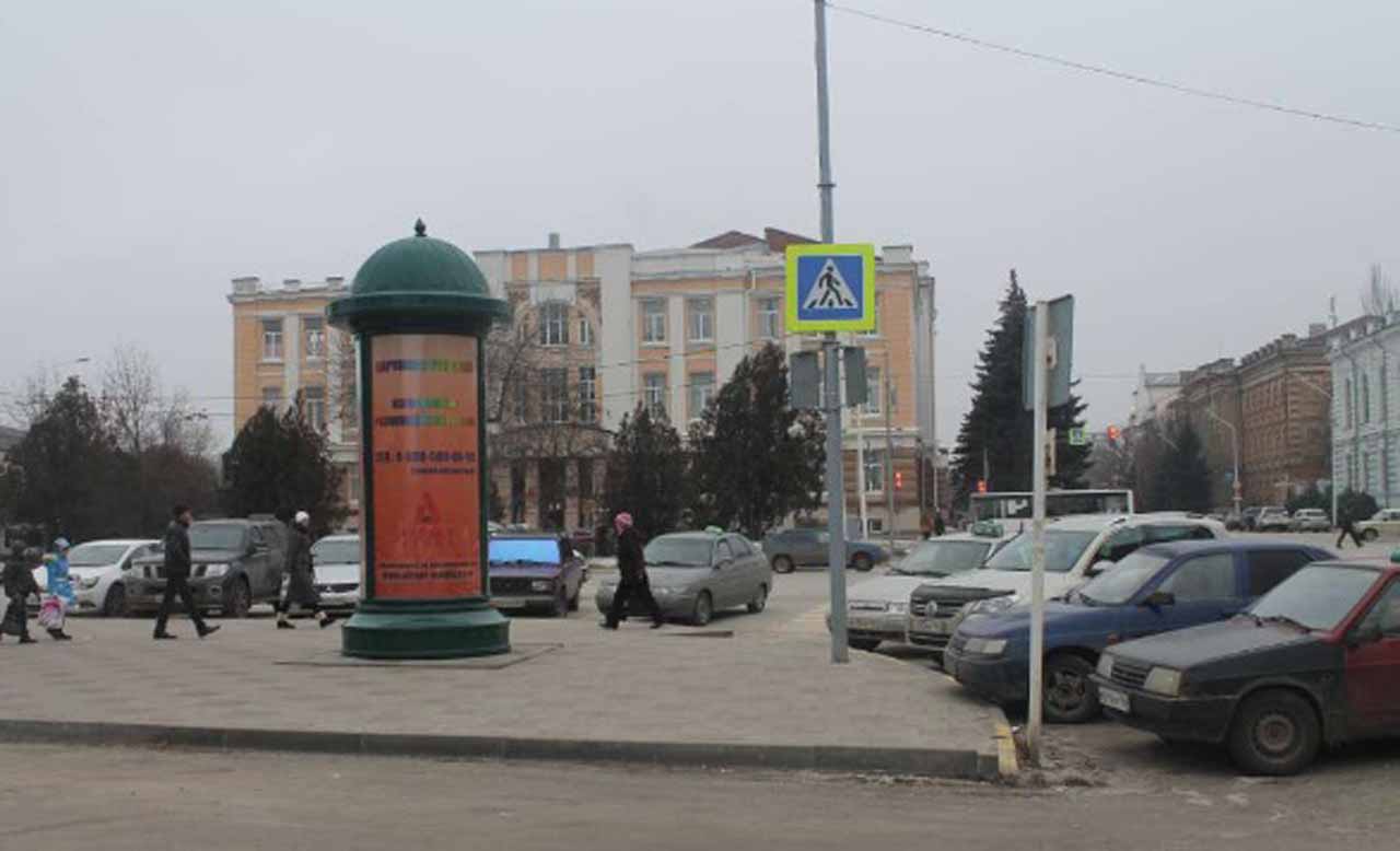 Фотография рекламного носителя, тип: Пиллар 3x1.4, адрес: Платовский пр-т.,д. 59А Х Атаманская ул., Новочеркасск, Ростовская область, Россия. Сторона Б №1093371