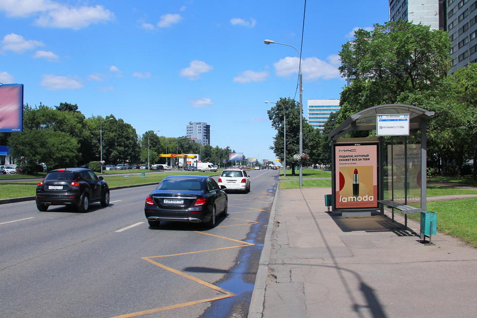 Фотография рекламного носителя, тип: Остановка 1.8x1.2, адрес: 60-летия Октября пр-т. Х Ферсмана ул., Москва, Россия. Сторона А №334961