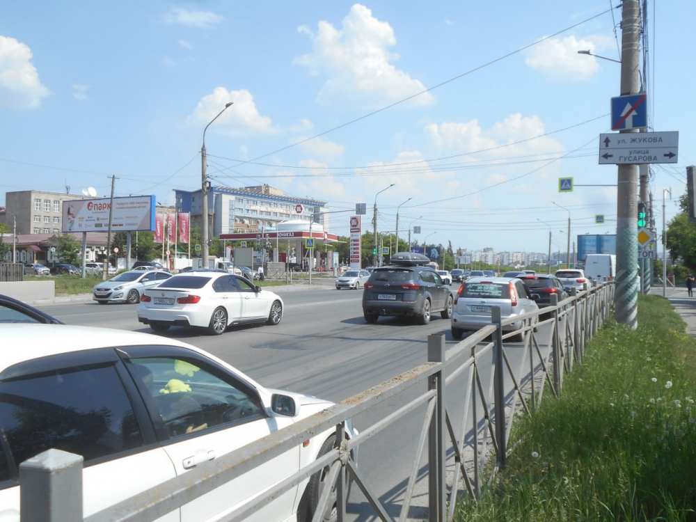 Фотография рекламного носителя, тип: Суперсайт 3x12, адрес: Гусарова ул., д.12, Омск, Омская область, Россия. Сторона B1-В10 №1010229