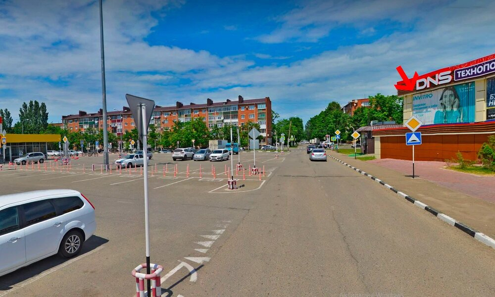 Фотография рекламного носителя, тип: Билборд 3x4, адрес: Пионерская ул., д.274е, поз.1, Майкоп, Республика Адыгея, Россия. Сторона А1-А3 №854360