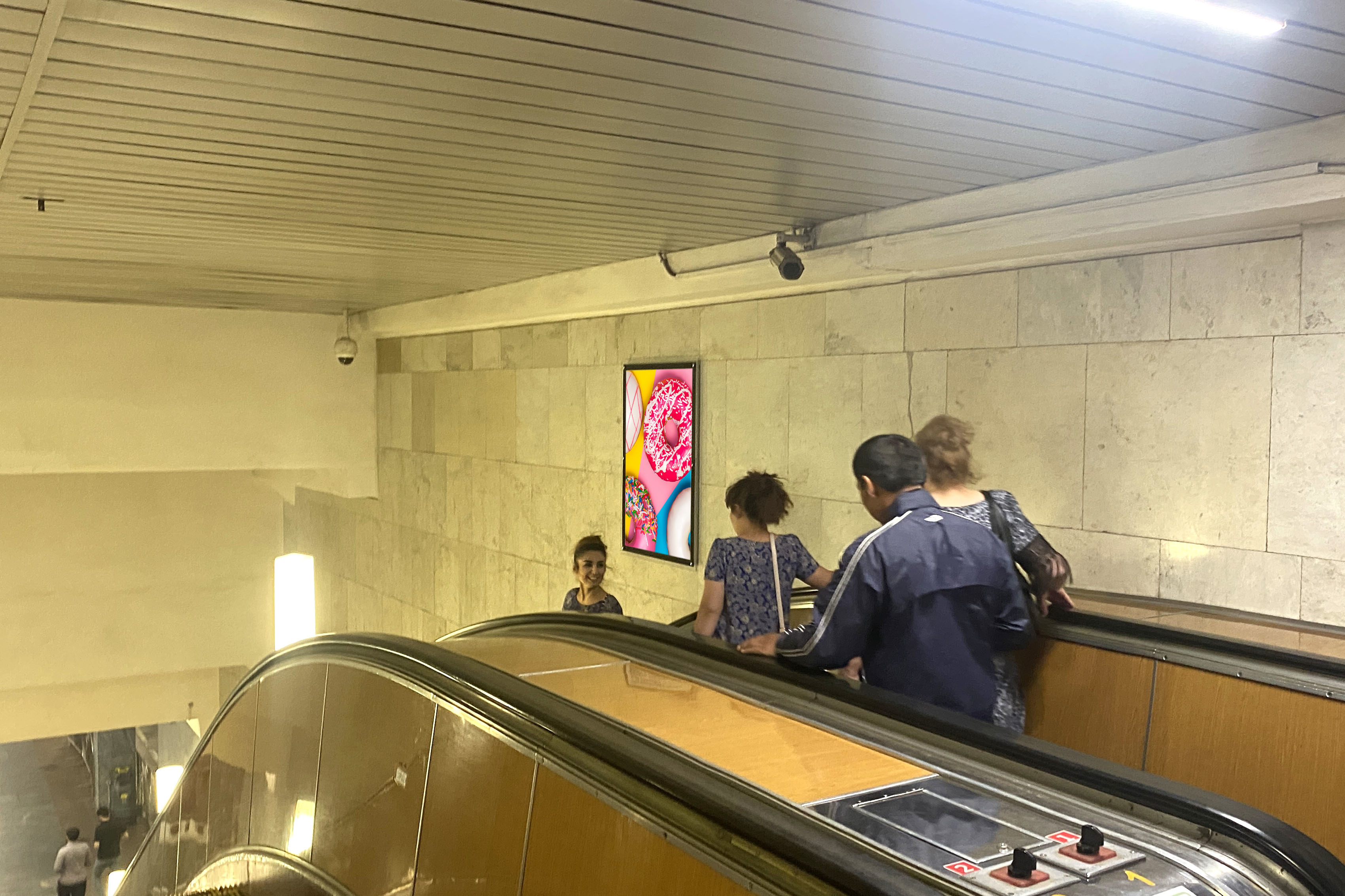 Фотография рекламного носителя, тип: Кристалайт, адрес: Станция метро «Тушинская», линия Таганско-Краснопресненская, Москва, Россия. Сторона/вариант №1001895