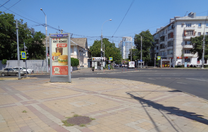 Фотография рекламного носителя, тип: Пиллар 3x1.4, адрес: Офицерская ул. Х Нефтяников ш., д.13, Краснодар, Краснодарский край, Россия. Сторона С №458719