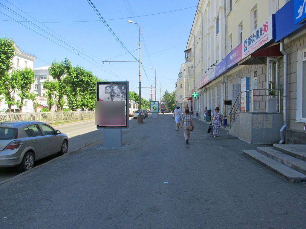 Фотография рекламного носителя, тип: Ситиформат 1.8x1.2, адрес: Грибоедова ул., д.26, магазин "Робек", Екатеринбург, Свердловская область, Россия. Сторона A №790630