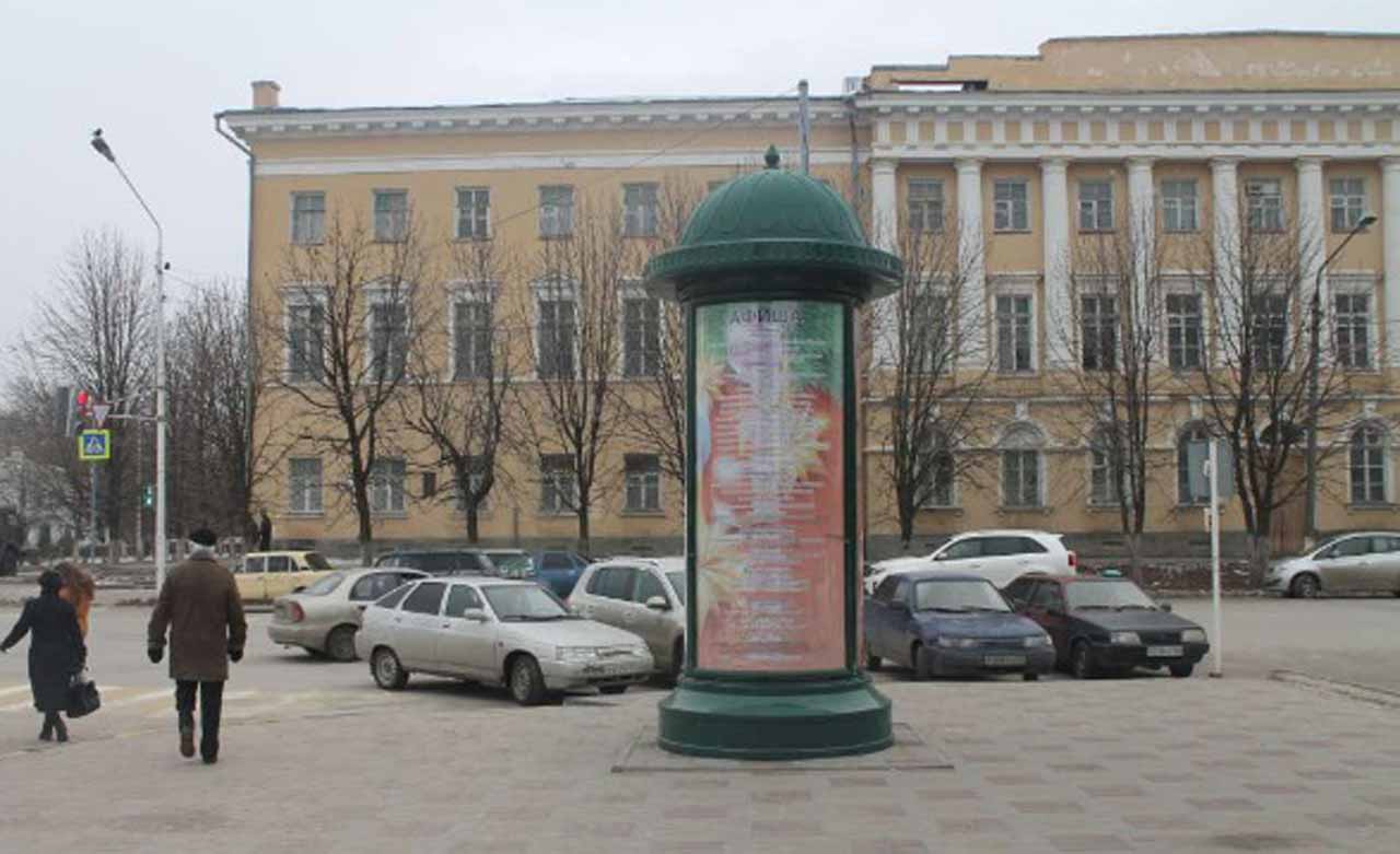 Фотография рекламного носителя, тип: Пиллар 3x1.4, адрес: Платовский пр-т.,д. 59А Х Атаманская ул., Новочеркасск, Ростовская область, Россия. Сторона С №1093372