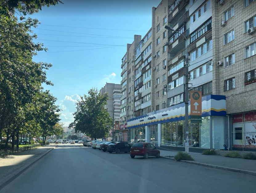 Фотография рекламного носителя, тип: Панель-кронштейн, адрес: Энгельса б-р., поз.2, Волгоград, Волгоградская область, Россия. Сторона А №1097335