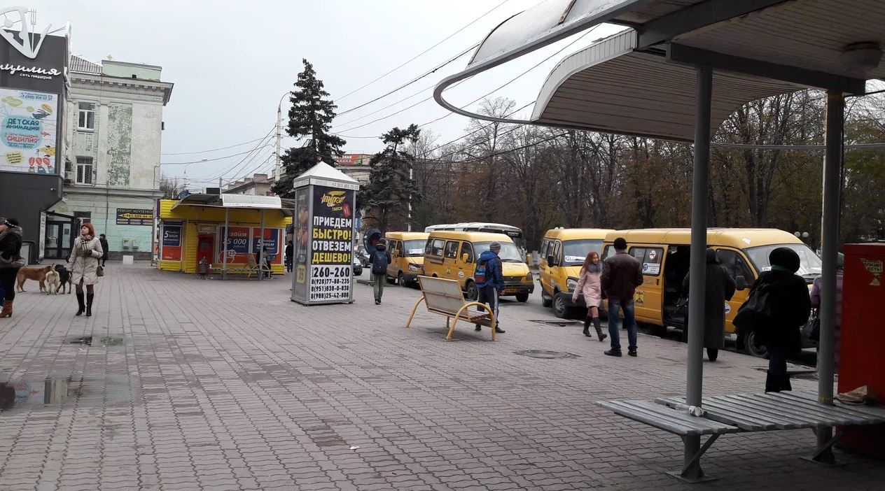 Фотография рекламного носителя, тип: Пиллар 3x1.4, адрес: Победа Революции пр-т., д.87, Шахты, Ростовская область, Россия. Сторона А3 №712084