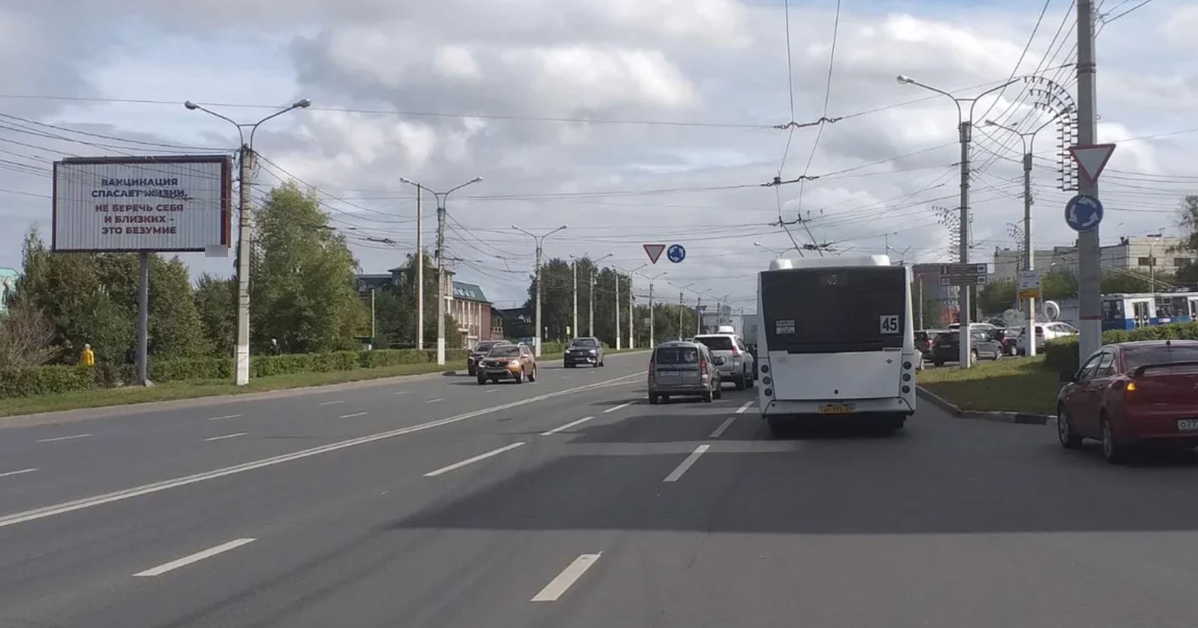 Фотография рекламного носителя, тип: Билборд 3x6, адрес: Калинина ул., д.109/1, Чебоксары, Республика Чувашия, Россия. Сторона B1-B3 №776738