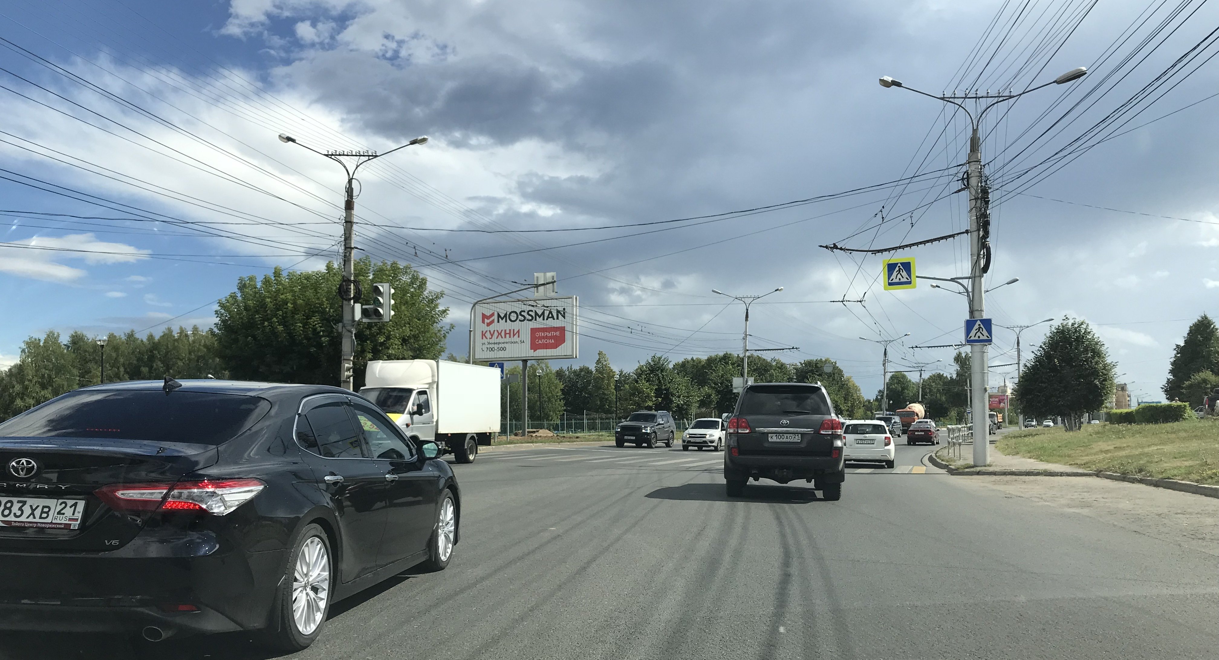 Фотография рекламного носителя, тип: Билборд 3x6, адрес: М. Горького пр-т., д.4 Х В. Соколова ул., Чебоксары, Республика Чувашия, Россия. Сторона B1-B3 №838330