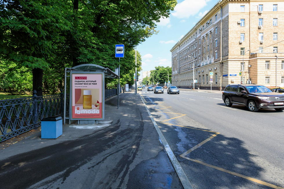 Фотография рекламного носителя, тип: Остановка 1.8x1.2, адрес: Пироговская Б. ул., д.17, Москва, Россия. Сторона Б №557048