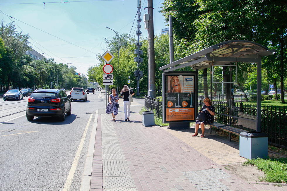 Фотография рекламного носителя, тип: Остановка 1.8x1.2, адрес: Рогожский вал, ост. мал. Рогожский пер., Москва, Россия. Сторона А №334081