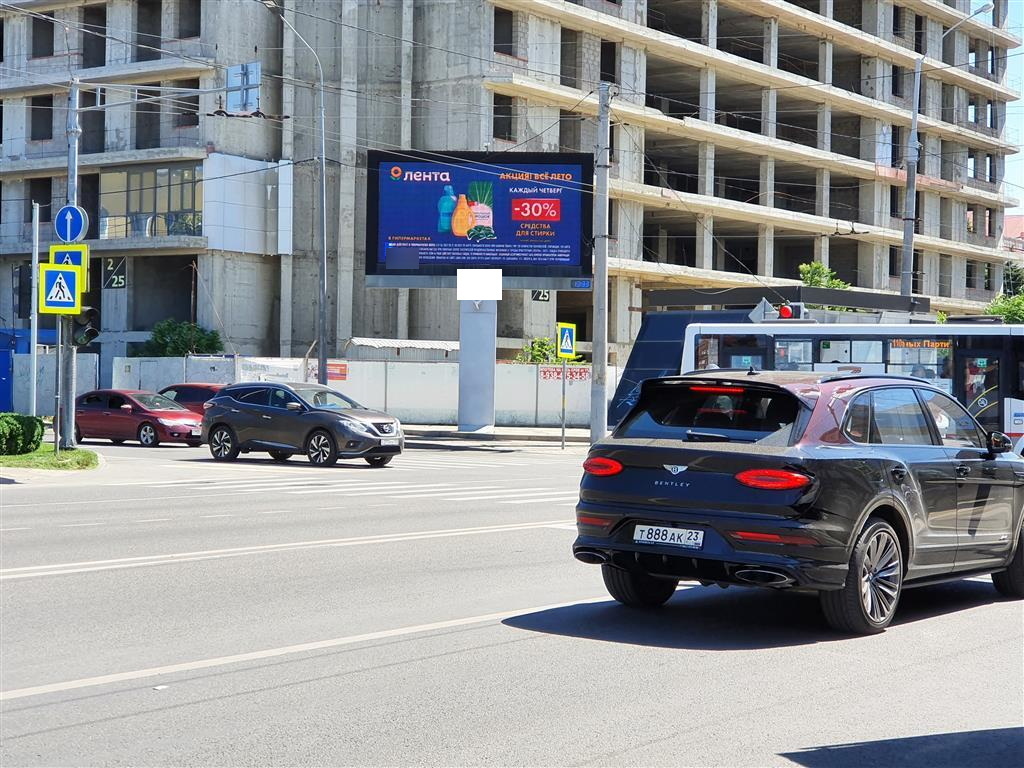 Фотография рекламного носителя, тип: Билборд 3x6, адрес: Северная ул. Х Аэродромная ул., д.2/1, Краснодар, Краснодарский край, Россия. Сторона Аh1-Аh4 №992933