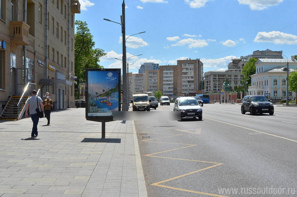 Фотография рекламного носителя, тип: Ситиформат 1.8x1.2, адрес: Якиманка Б. ул., д.37, Москва, Россия. Сторона Б №334054