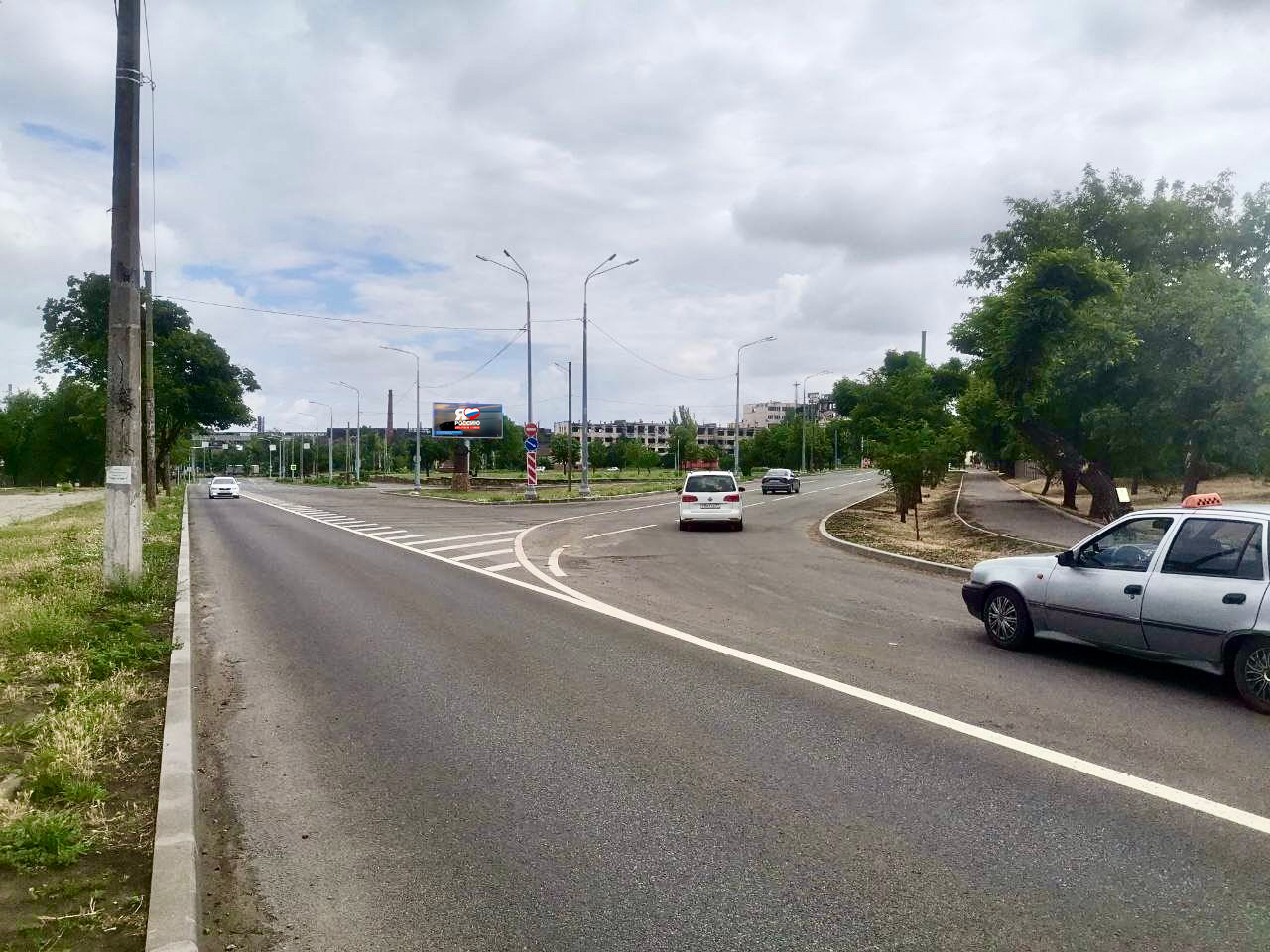 Фотография рекламного носителя, тип: Билборд 3x6, адрес: Машиностроителей пл., поз.1, Мариуполь, Донецкая область, Россия. Сторона Б1-Б10 №1097590