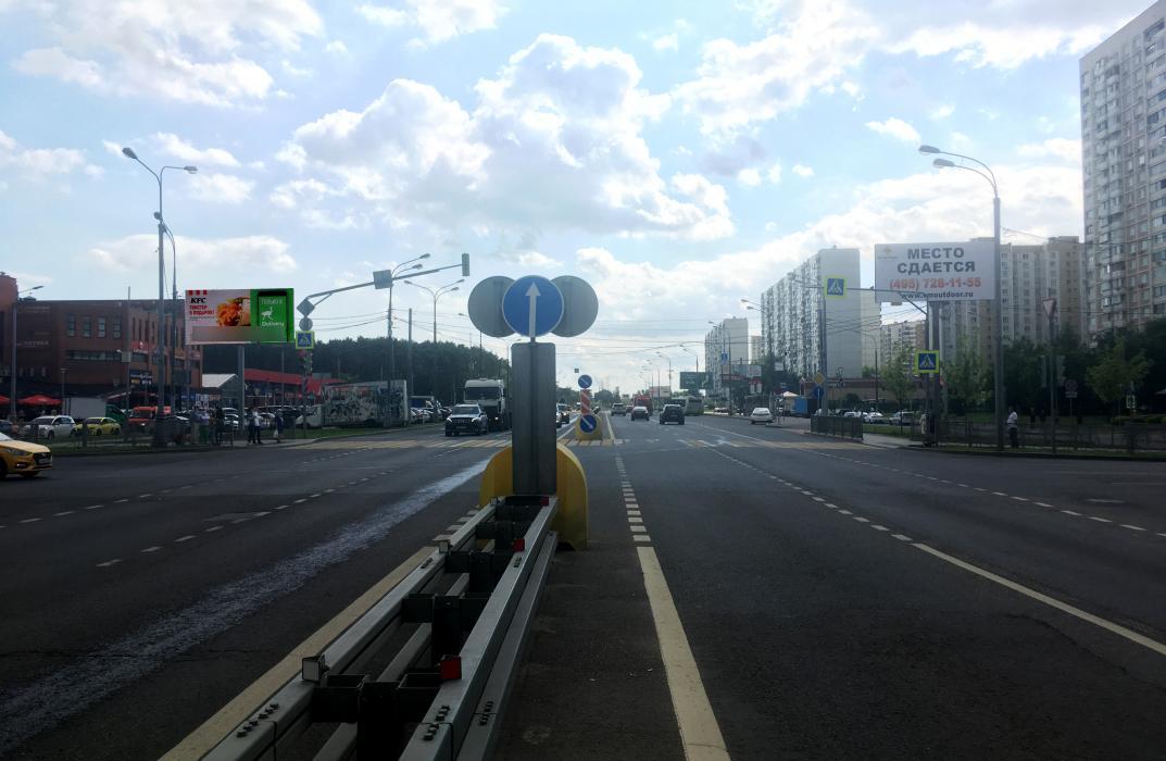 Фотография рекламного носителя, тип: Билборд 3x6, адрес: Боровское ш., возле д.51, стр.3, Москва, Россия. Сторона Б1 №1044752