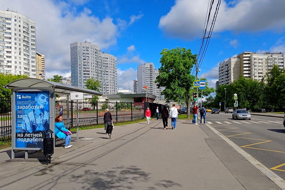 Фотография рекламного носителя, тип: Остановка 1.8x1.2, адрес: Коштоянца ул., д.47, корп.2, Москва, Россия. Сторона Б №939028