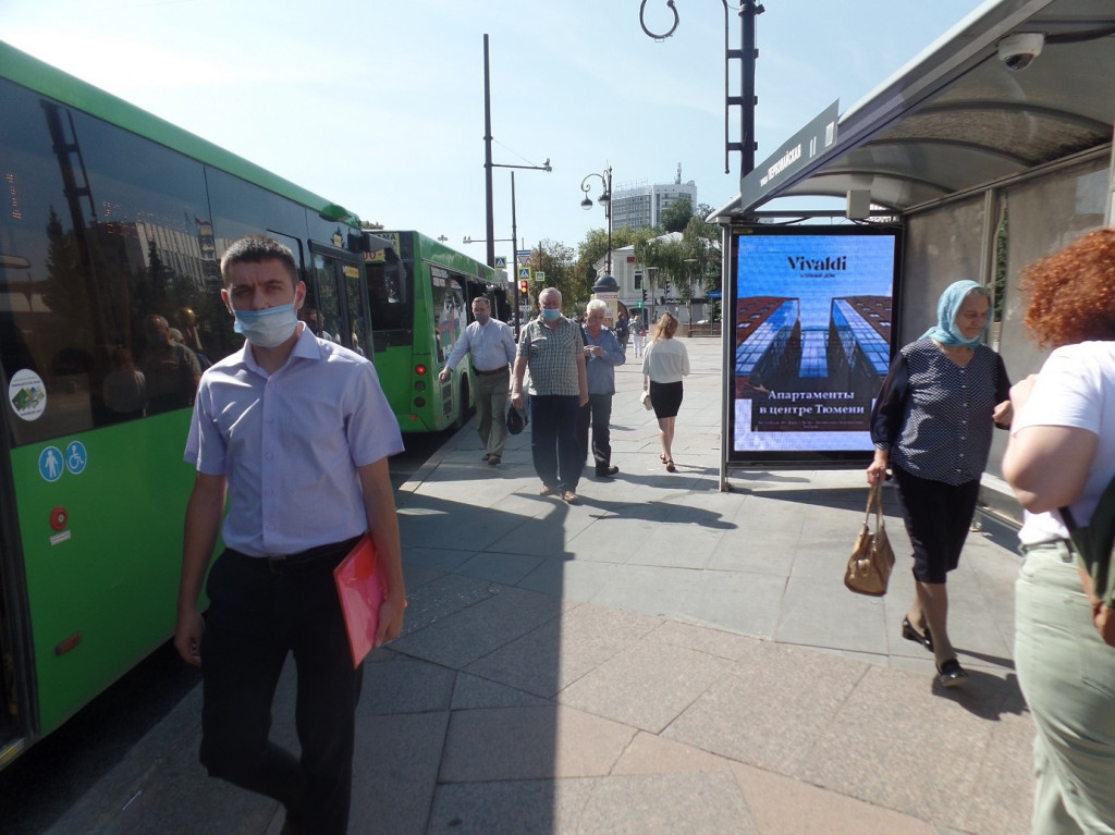 Фотография рекламного носителя, тип: Остановка 1.8x1.2, адрес: Первомайская ул., ост."Первомайская", Тюмень, Тюменская область, Россия. Сторона А30 №870242