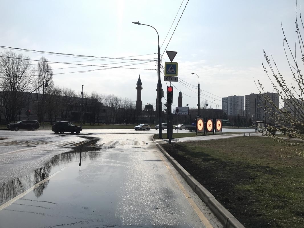 Фотография рекламного носителя, тип: Афиша 1.75x1.8, адрес: Хачатуряна ул., д.7, стенд 3, Москва, Россия. Сторона А2 №887511