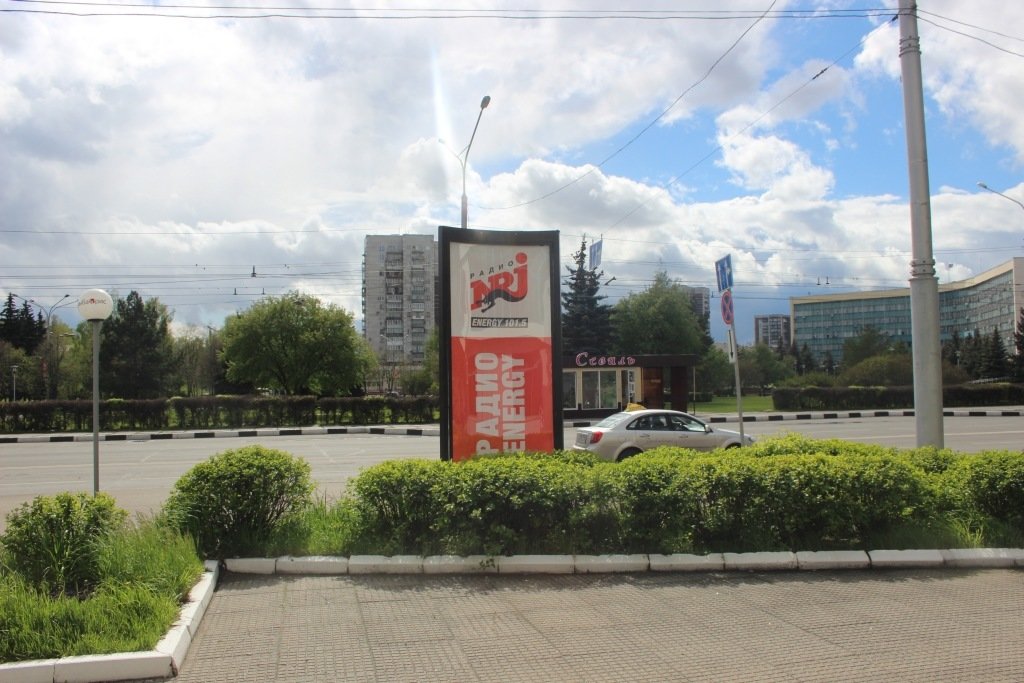 Фотография рекламного носителя, тип: Пиллар 3x1.4, адрес: Кирова ул., д.73, поз.2, Новокузнецк, Кемеровская область, Россия. Сторона С №671927