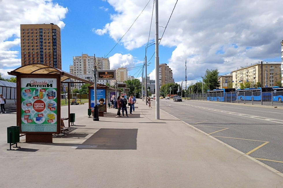 Фотография рекламного носителя, тип: Остановка 1.8x1.2, адрес: Нахимовский пр-т., д.51/21, поз.3, Москва, Россия. Сторона Б №930148