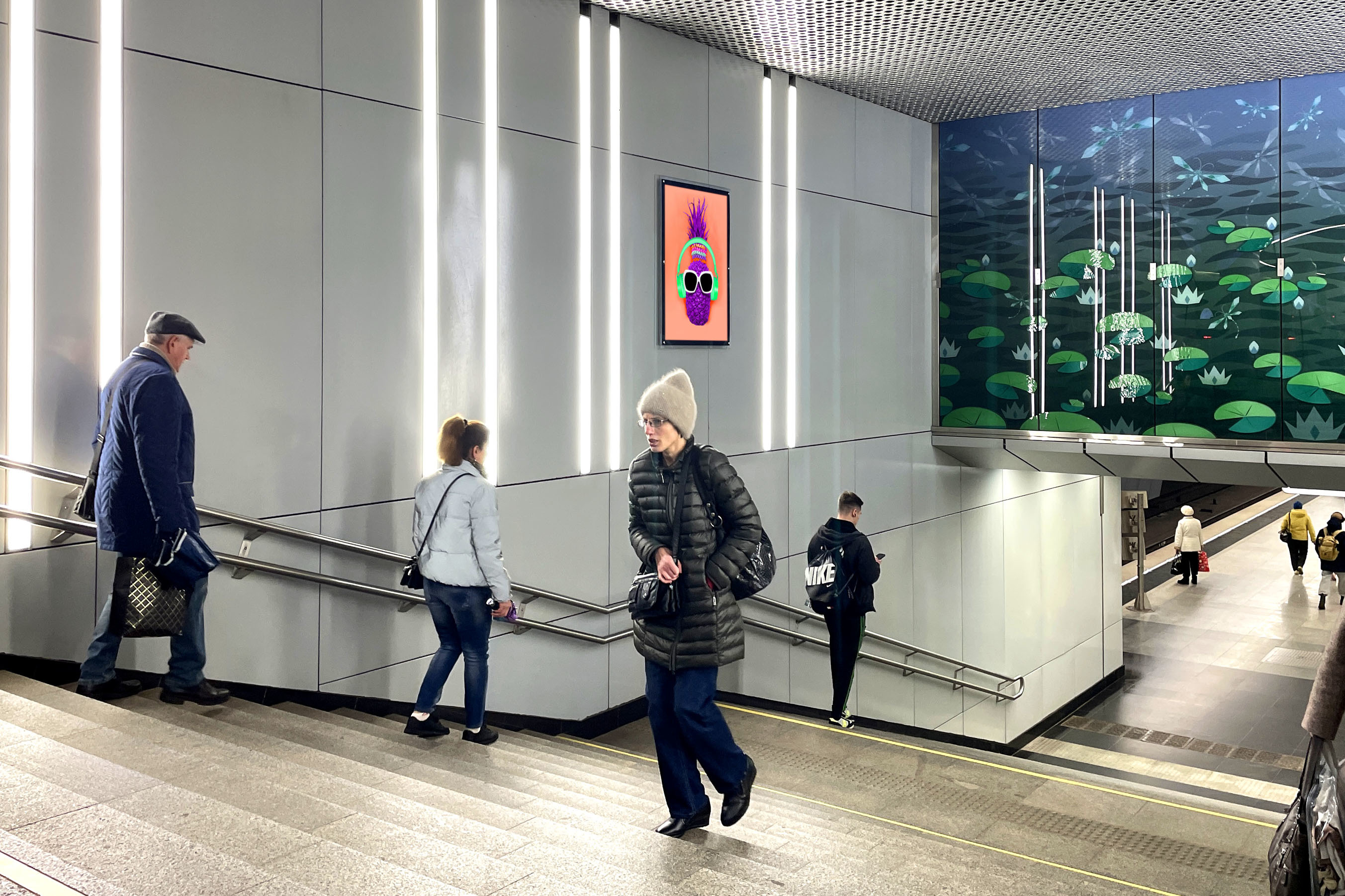 Фотография рекламного носителя, тип: Кристалайт, адрес: Станция метро «Озёрная», линия Солнцевская, Москва, Россия. Сторона/вариант №1001905