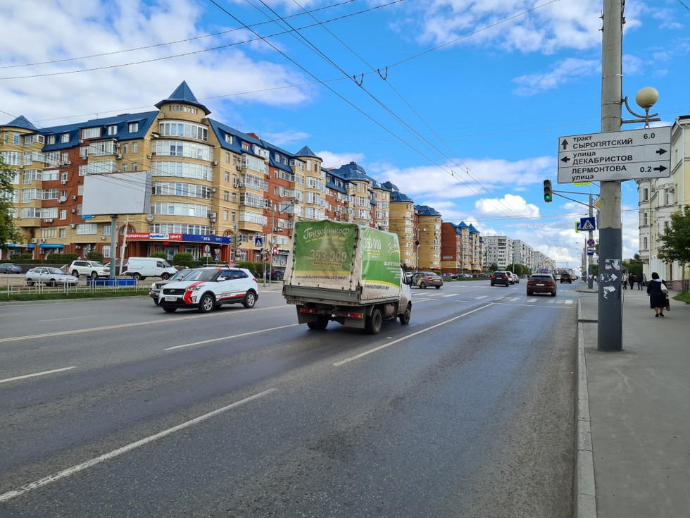 Фотография рекламного носителя, тип: Билборд 3x6, адрес: 10 лет Октября ул. X 30 лет ВЛКСМ ул., д.41, Омск, Омская область, Россия. Сторона В №1010004
